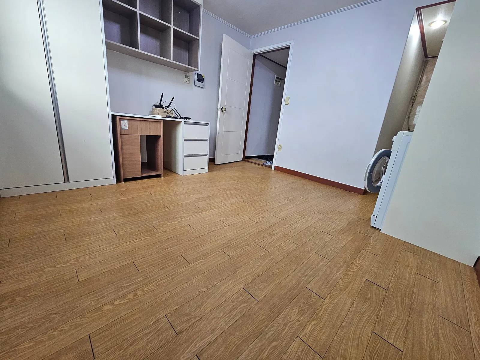 Room image 4