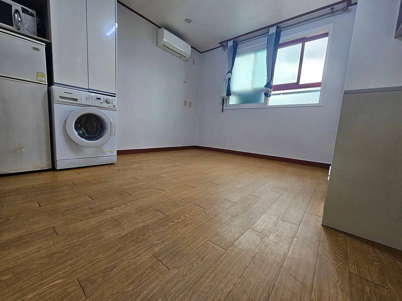 Room image 5