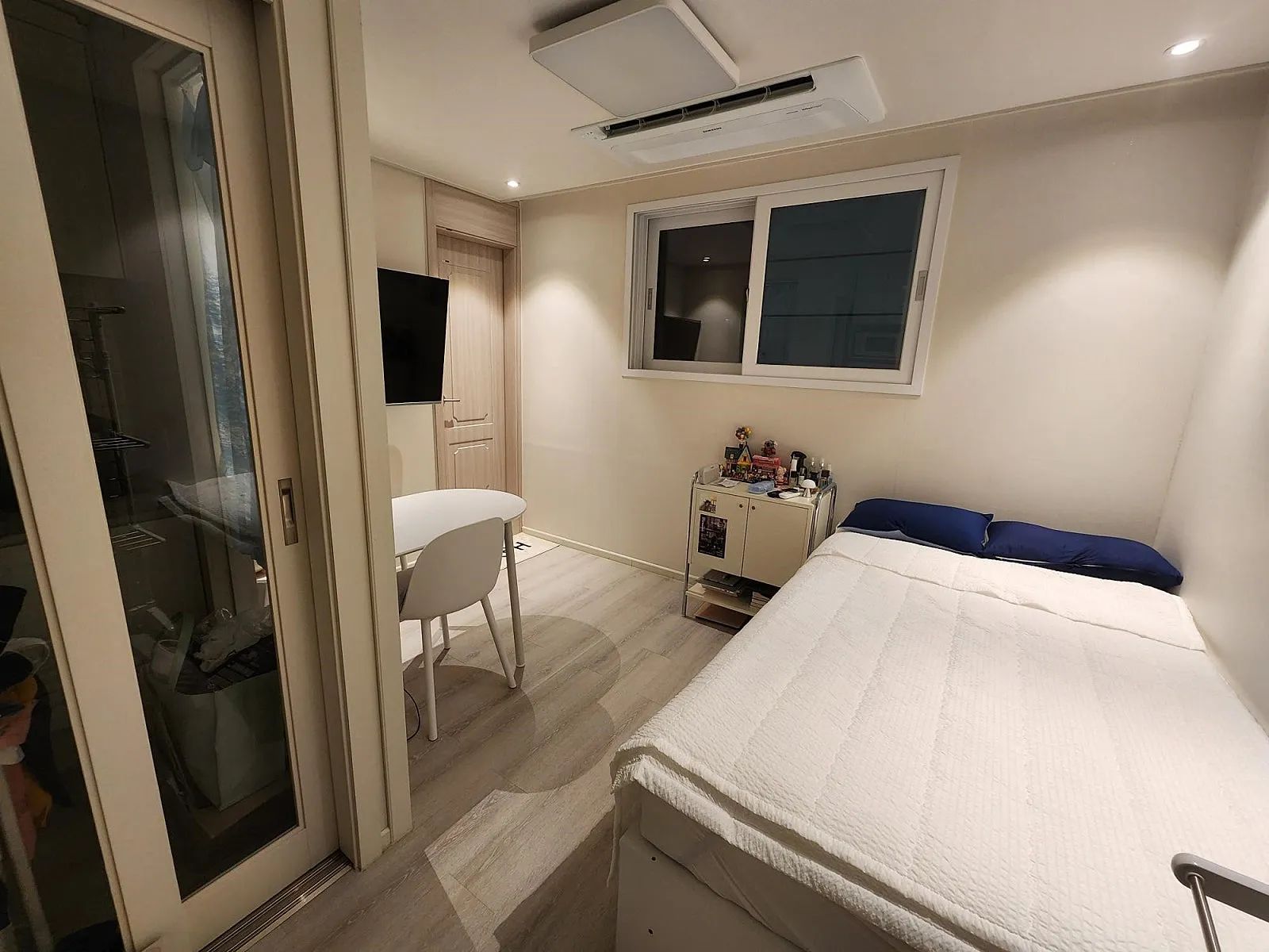 Room image 1