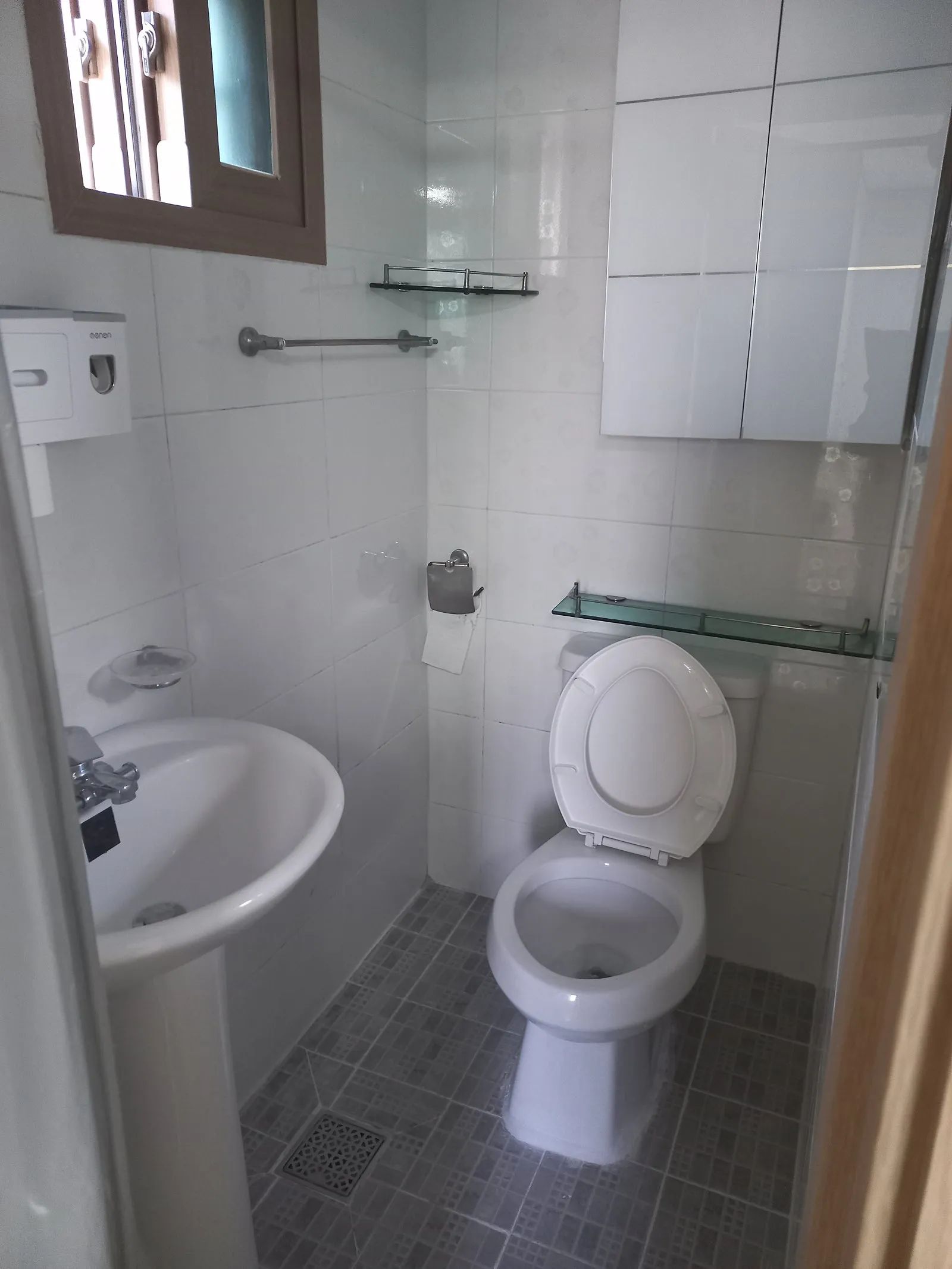 Room image 3