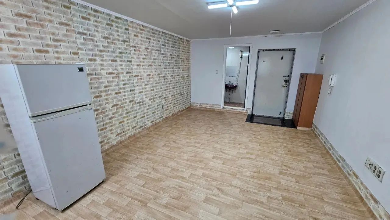 Room image 3