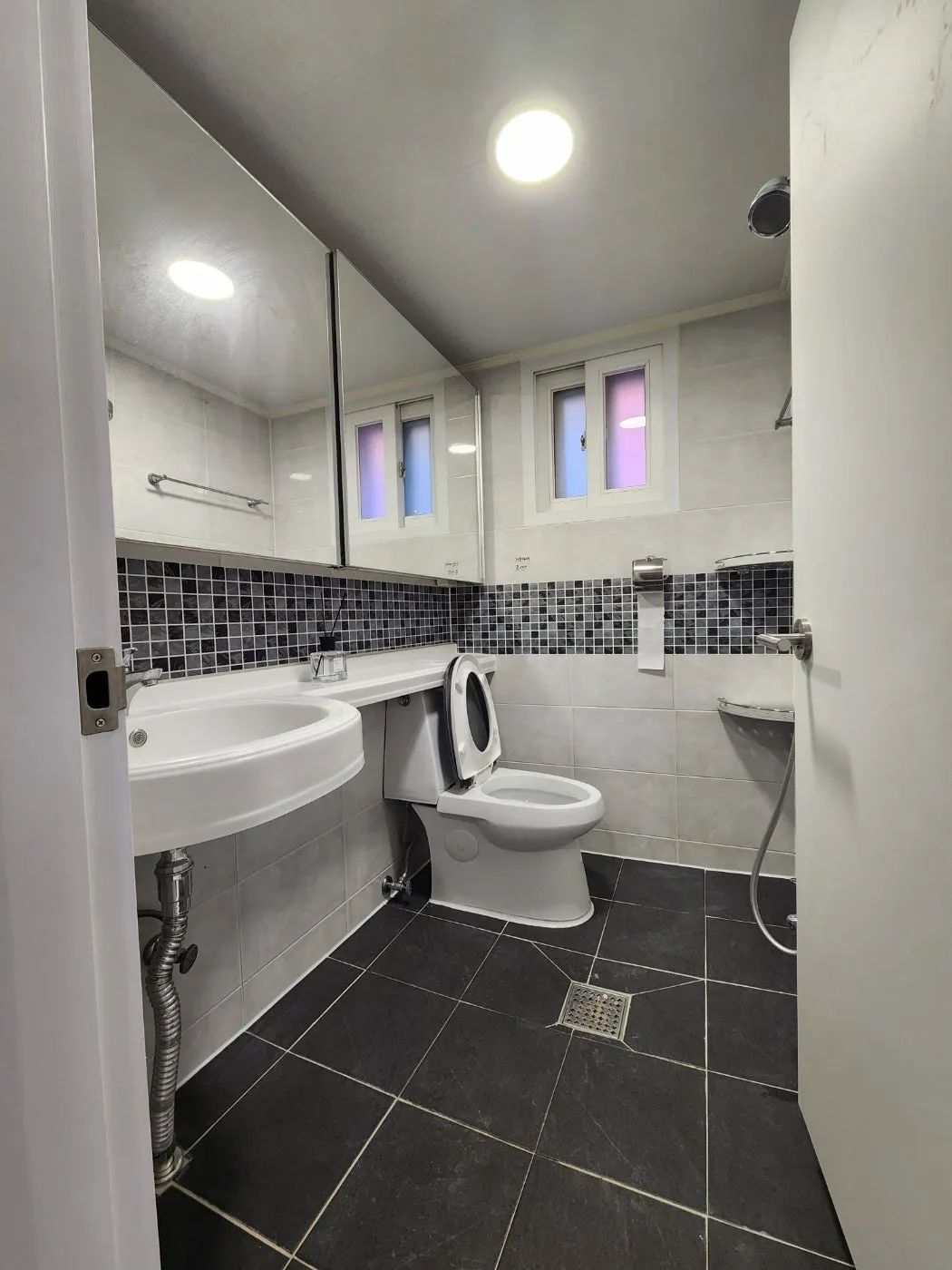 Room image 1