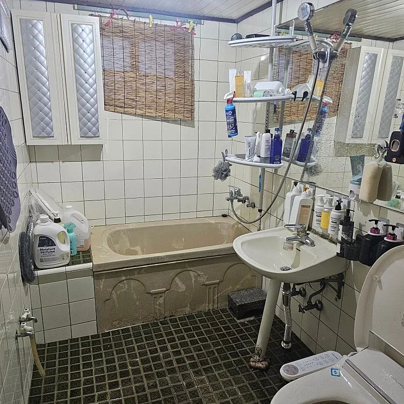 Room image 4