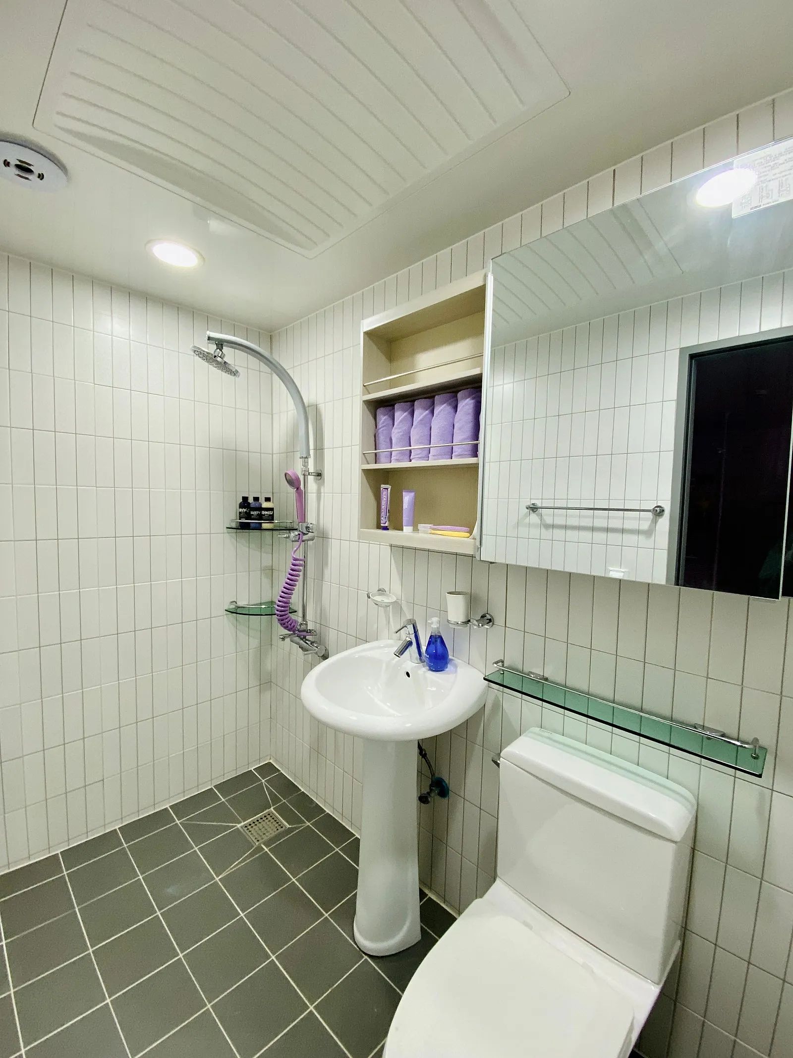Room image 4