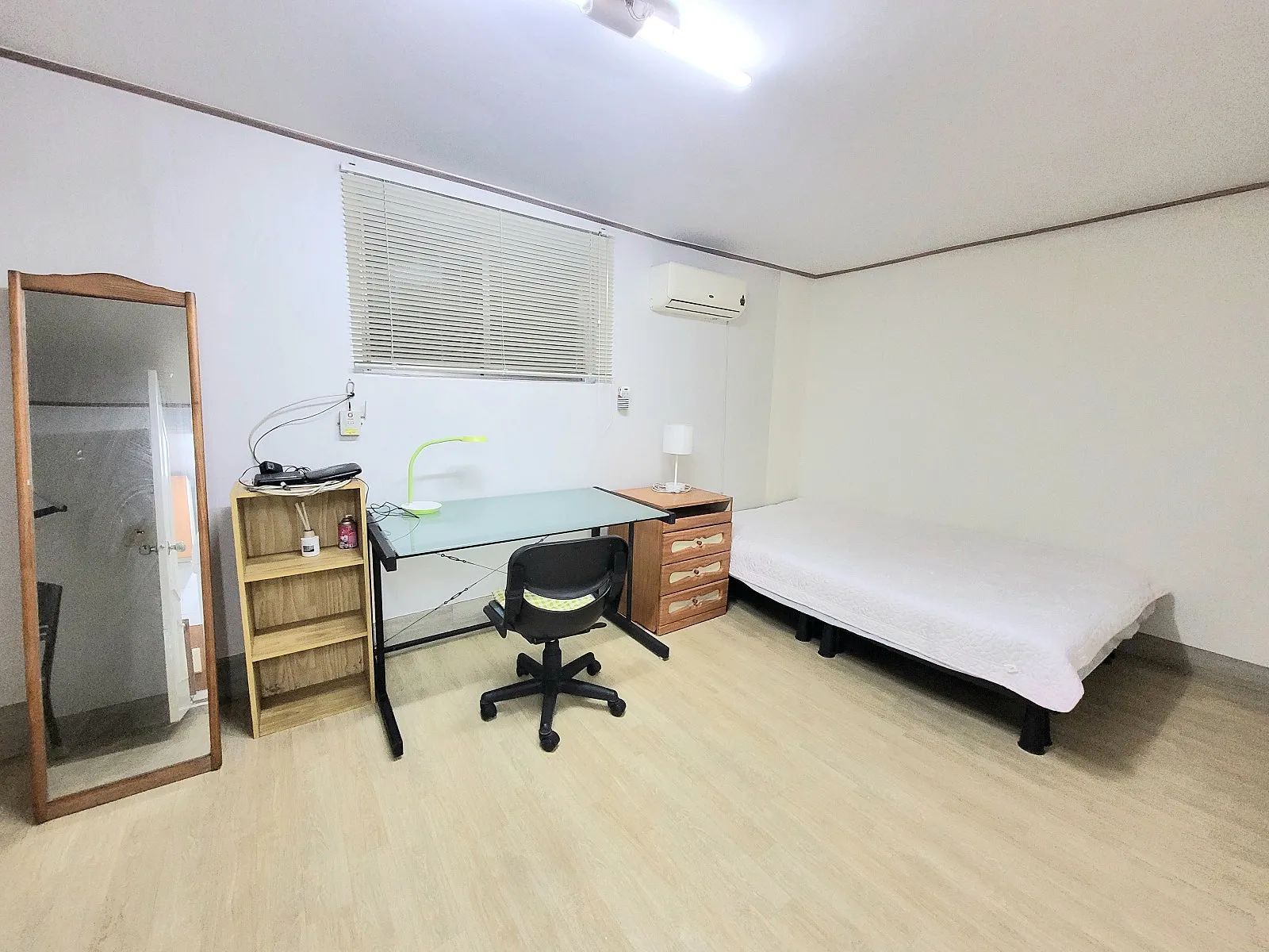Room image 1
