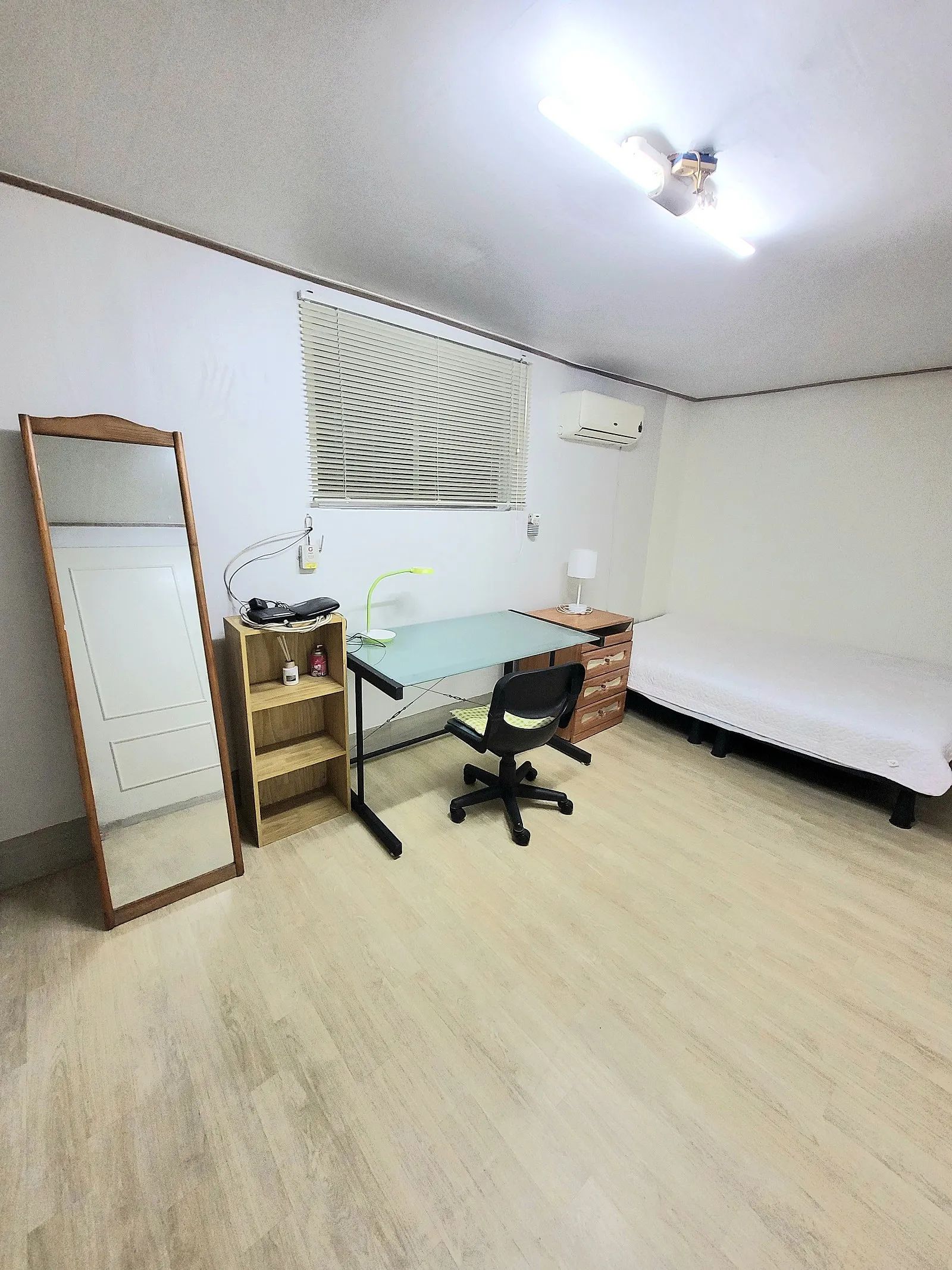Room image 3