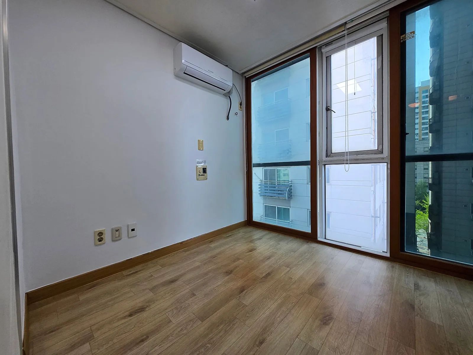 Room image 1