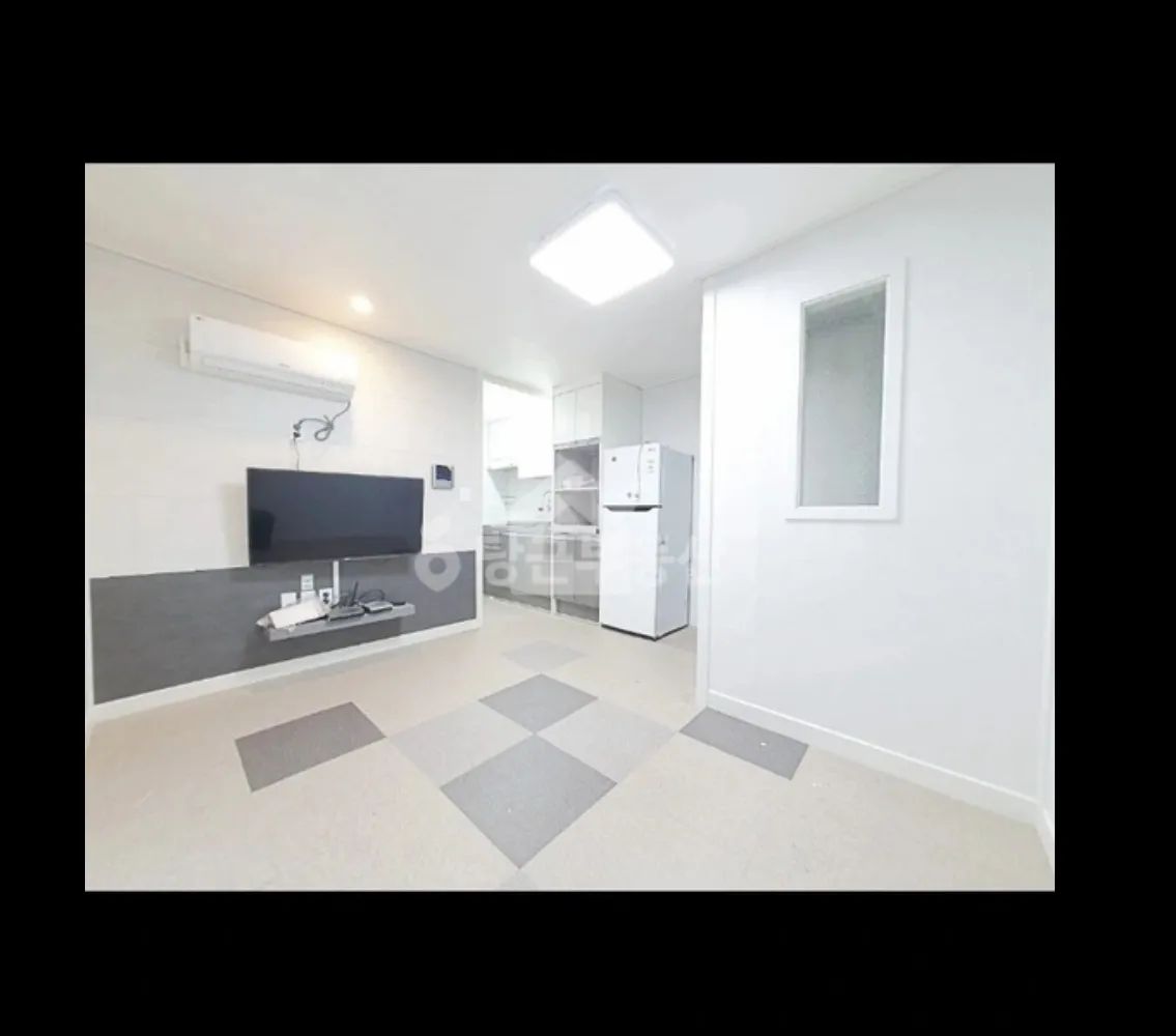 Room image 1