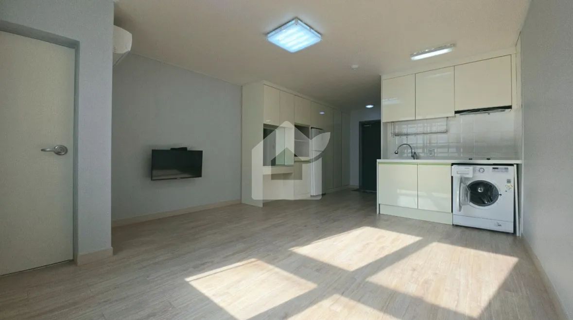 Room image 1
