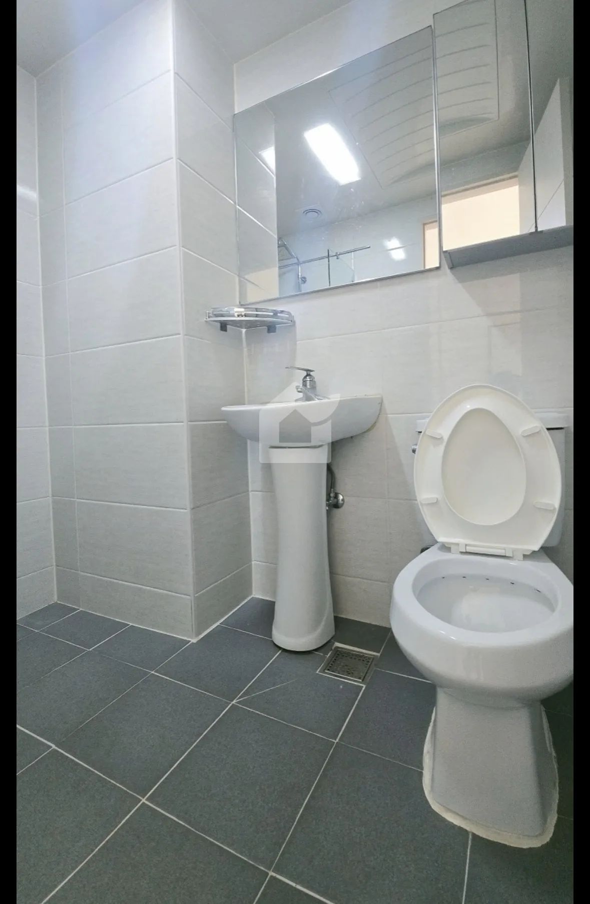 Room image 3