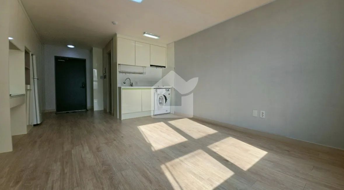 Room image 4