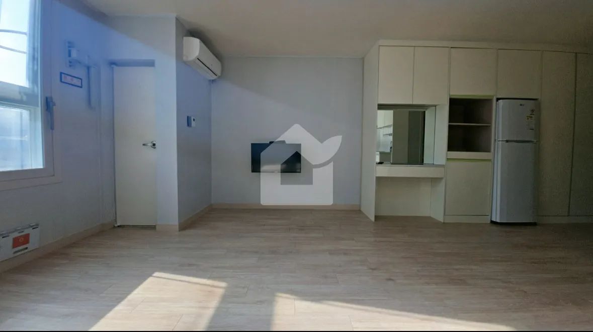 Room image 5